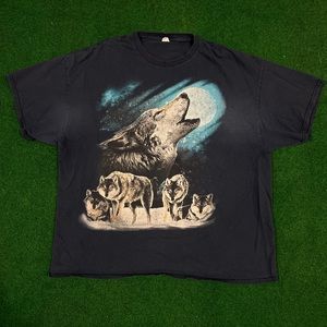 Wolf graphic tee